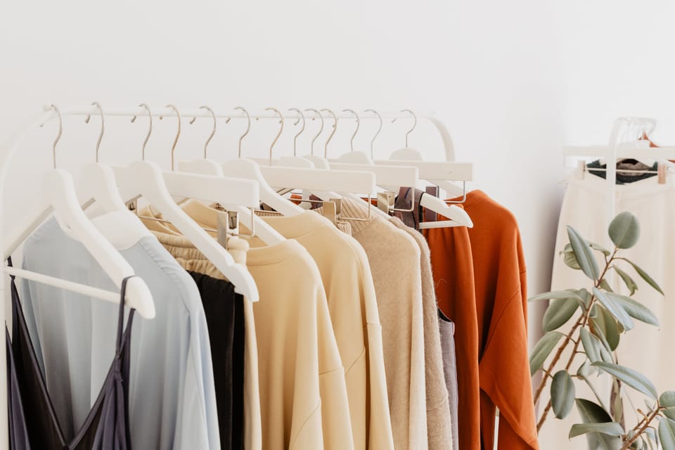 Fall 2025 Travel-Ready Style for Midlife Women — Tracee Ellis Ross Inspired